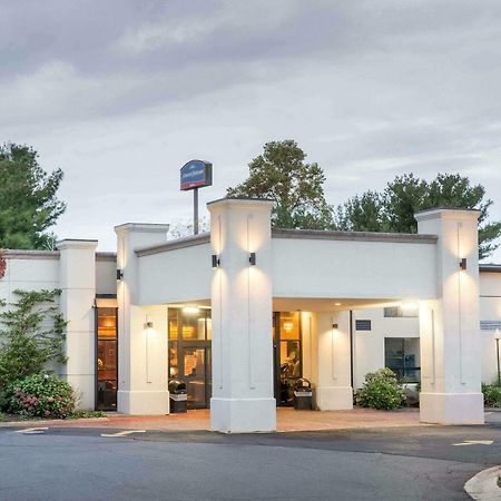 Howard Johnson By Wyndham Bartonsville/Poconos Area Exterior photo