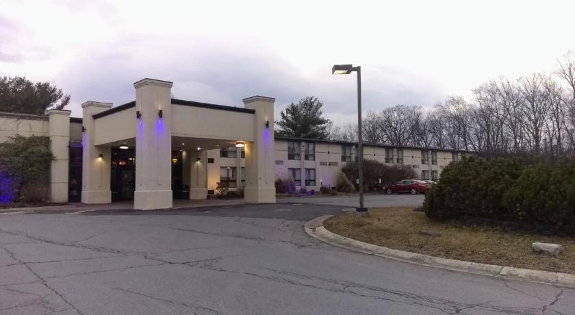 Howard Johnson By Wyndham Bartonsville/Poconos Area Exterior photo