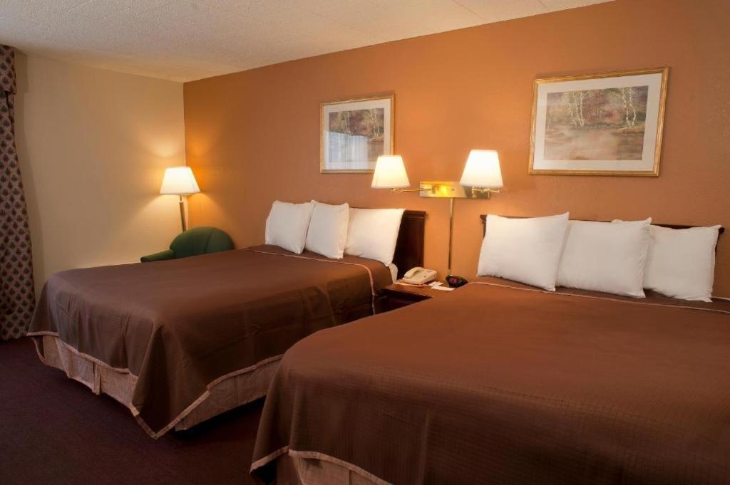 Howard Johnson By Wyndham Bartonsville/Poconos Area Exterior photo