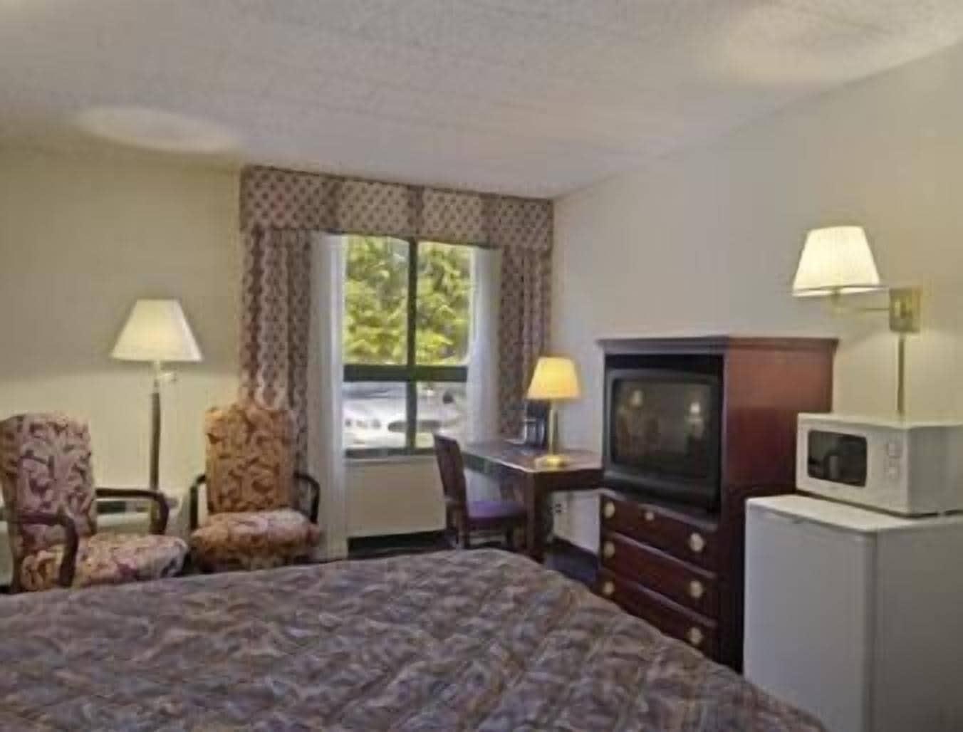 Howard Johnson By Wyndham Bartonsville/Poconos Area Exterior photo